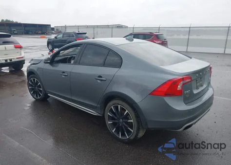 2016 Volvo S60 Cross Country T5 Platinum z USA, uszkodzony, nr VIN YV4612UM4G2000529